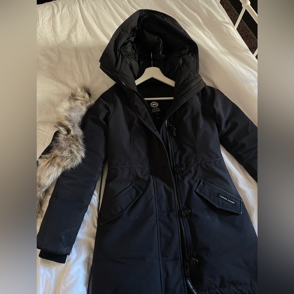 Authentic Canada Goose jacket, size XS, Navy - Picture 2 of 5